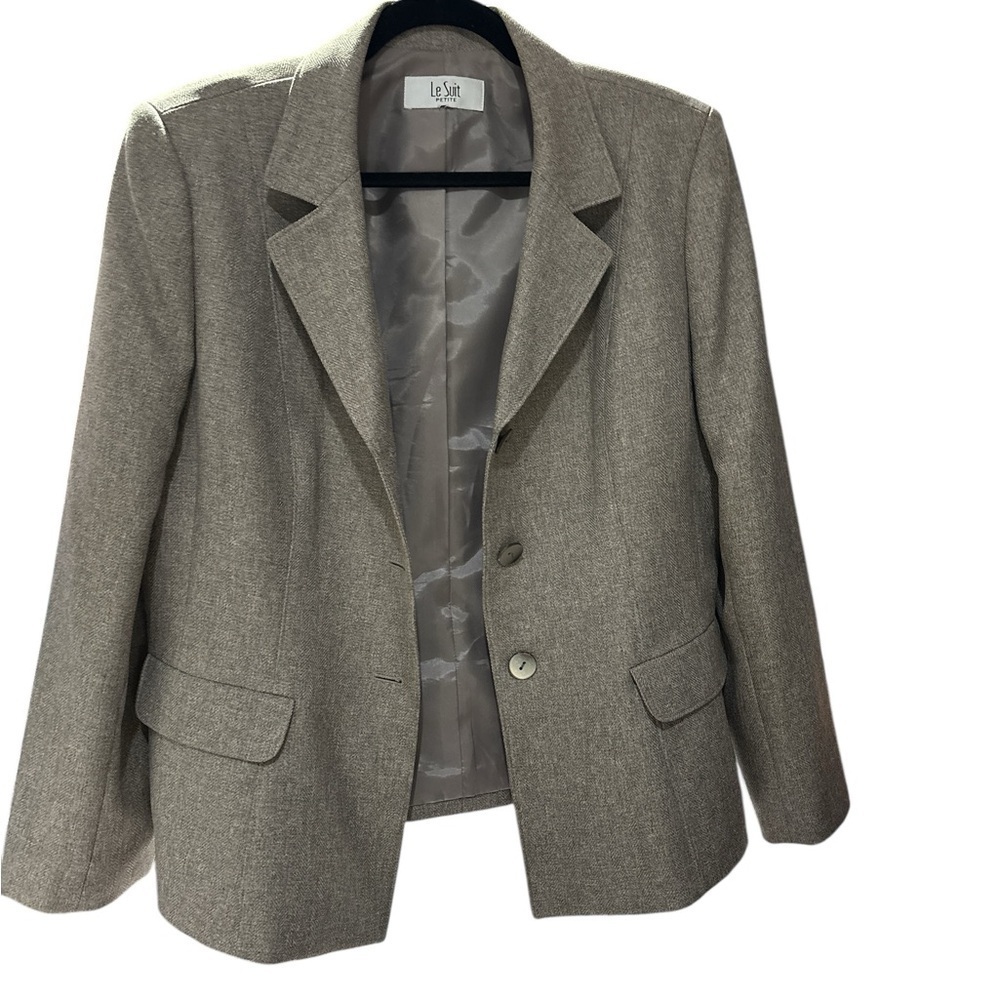 Le Suit Women's Classic Beige Blazer NWOT